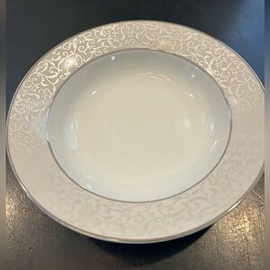 Mikasa Parchment Round Vegetable Serving Bowl 10 5/8” L3438-250